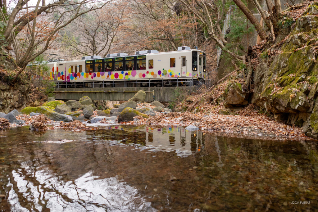 野岩鉄道会津鬼怒川線を龍王峡から川治温泉へと走る東武鉄道634型スカイツリートレイン