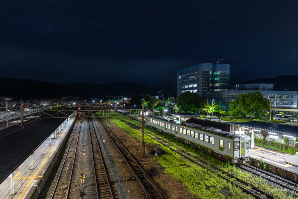 八高線の寄居駅に停車するキハ110系