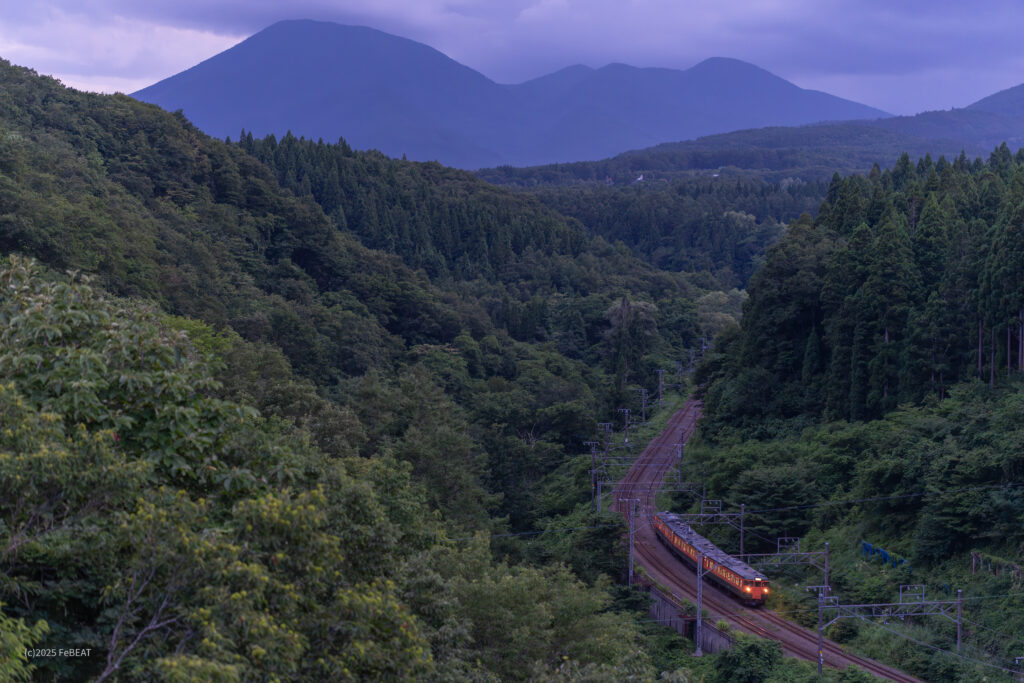 しなの鉄道北しなの線を黒姫から妙高高原へと走る湘南色の115系
