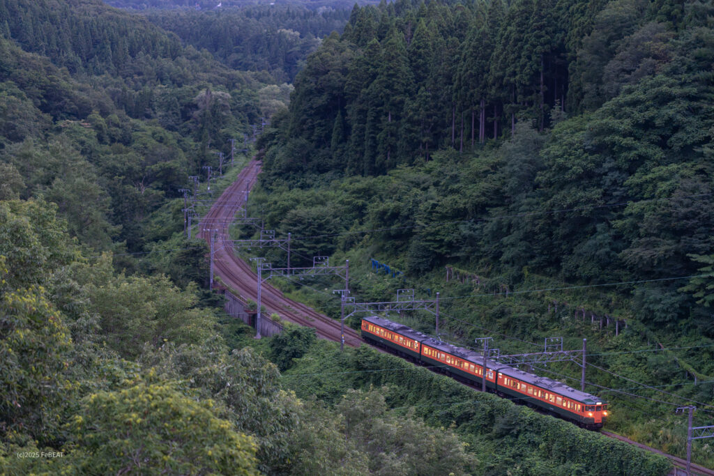 しなの鉄道北しなの線を黒姫から妙高高原へと走る湘南色の115系