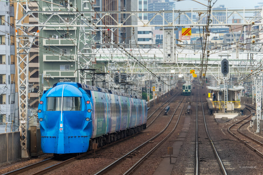 南海本線を新今宮からなんばへと走る50000系ラピート「大阪・関西万博ラッピング」編成