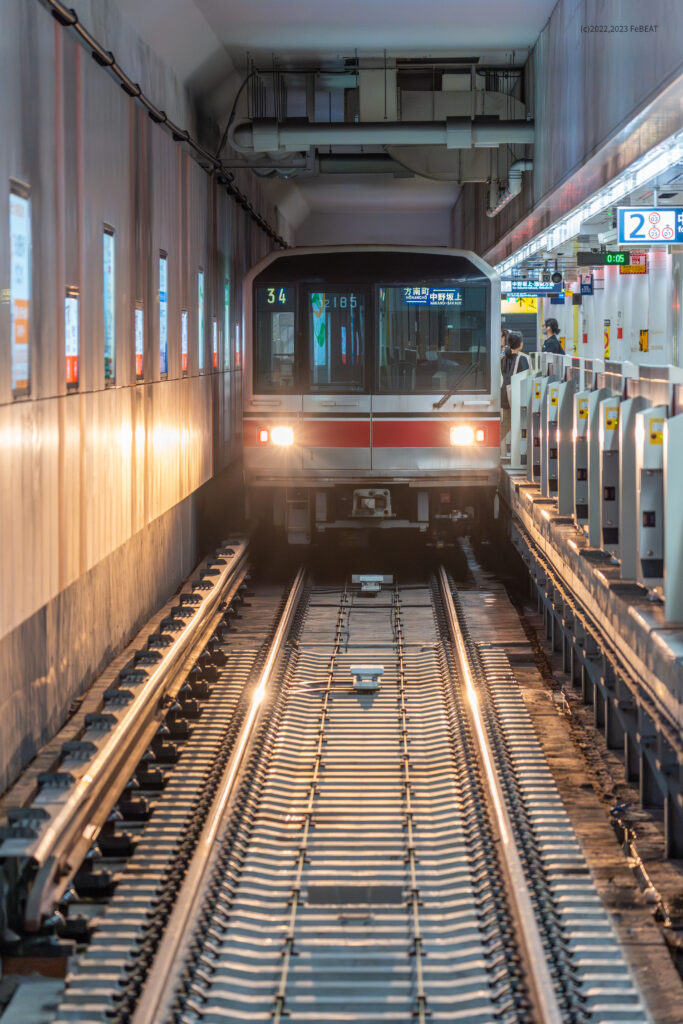 東京メトロ丸ノ内線の方南町支線方南町駅に停車する支線用02系