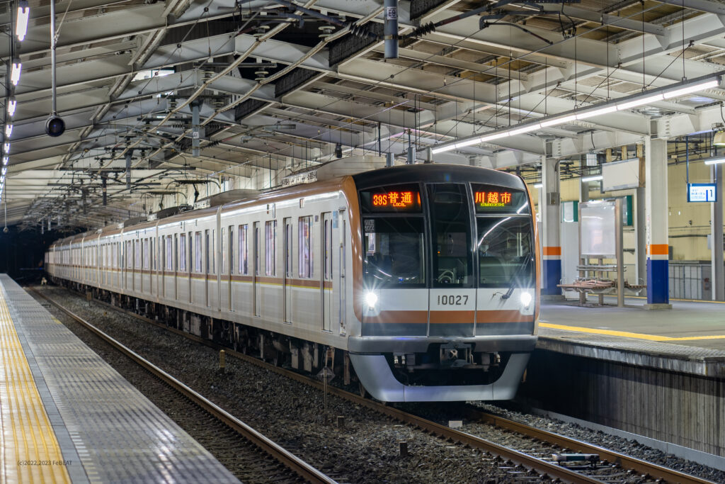 東武東上線のふじみ野駅に停車する東京メトロ10000系