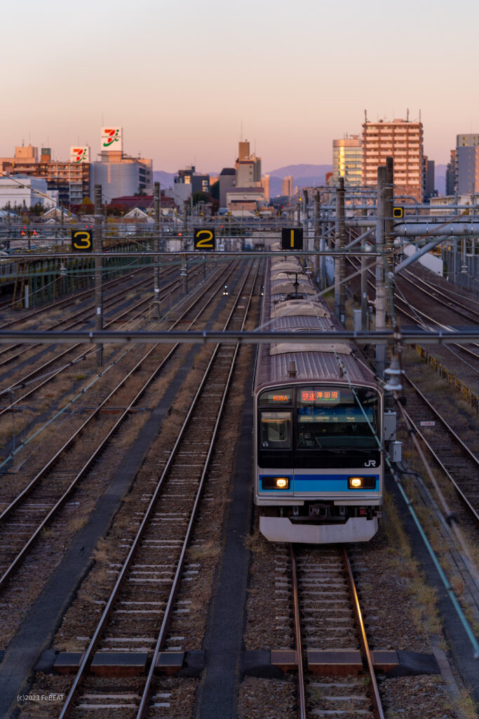 三鷹車両センターから出庫する東京メトロ東西線直通のE231系