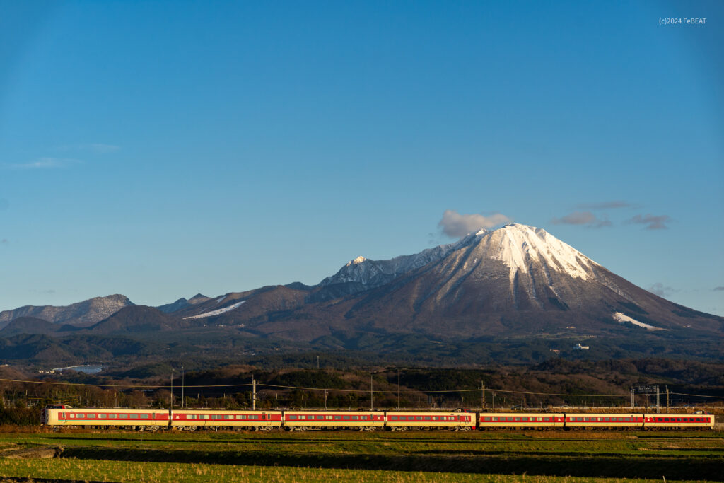 伯備線の岸本〜伯耆大山を走る381系特急「やくも」