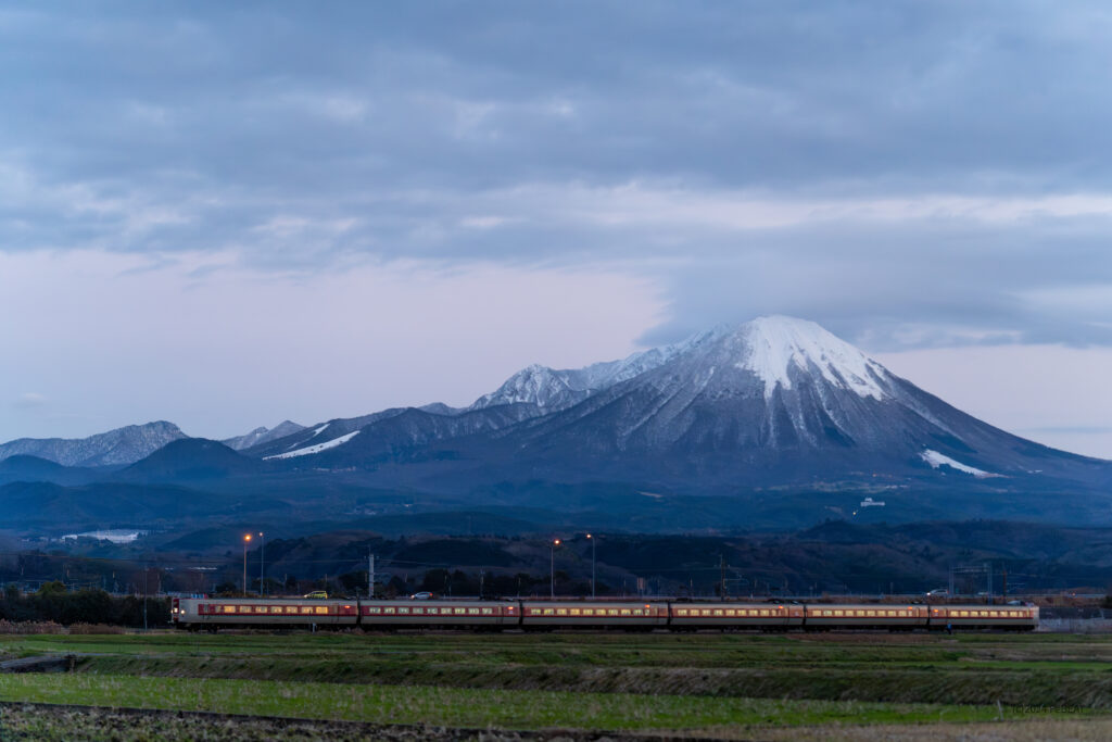 伯備線の岸本〜伯耆大山を走る381系特急「やくも」