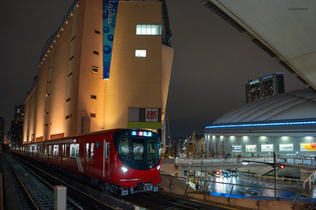 東京メトロ丸ノ内線を本郷三丁目から後楽園へと走る2000系