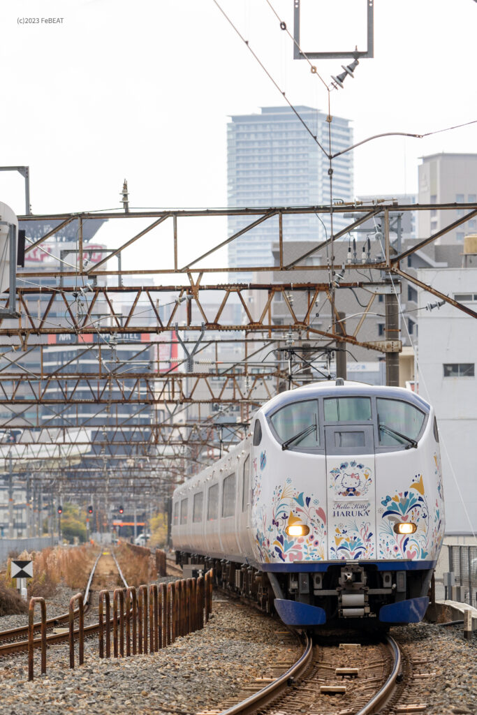 梅田貨物線を福島から新大阪へと走る281系「はるか」