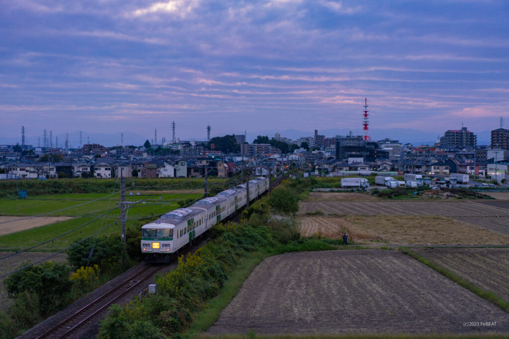 川越線を南古谷から川越へと走る185系臨時特急「蔵の街川越号」の送り込み回送列車