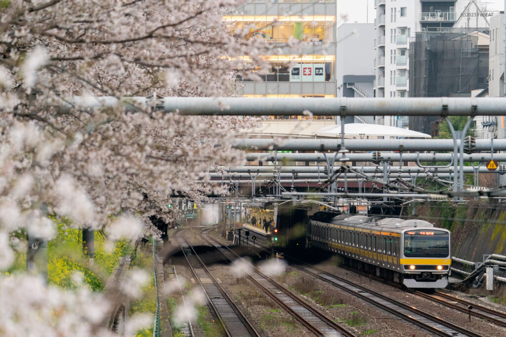 東中野駅を発ち中央緩行線を中野へと走るE231系