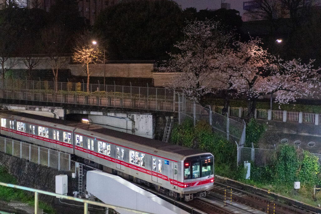 東京メトロ丸ノ内線を淡路町から御茶ノ水へと走る02系