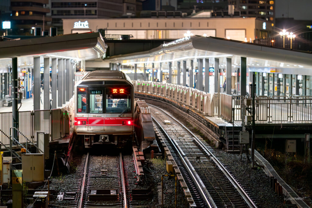 四ツ谷を発ち東京メトロ丸ノ内線の四谷三丁目へと走る02系