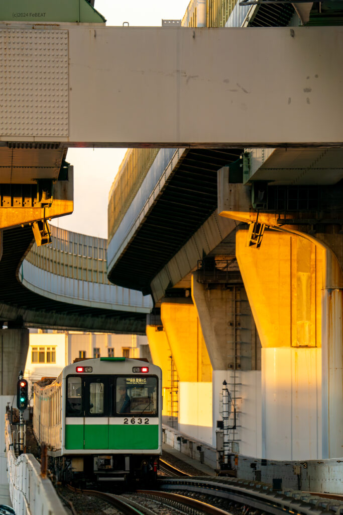 大阪メトロ中央線を朝潮橋から弁天町へと走る20系