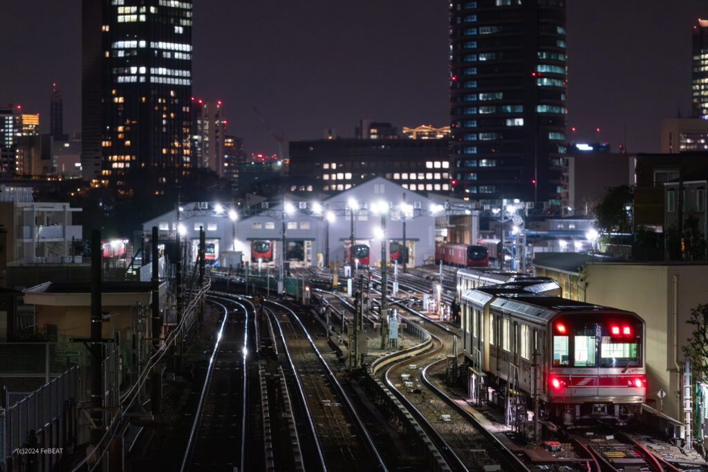 東京メトロ丸ノ内線小石川車両基地に入庫する02系