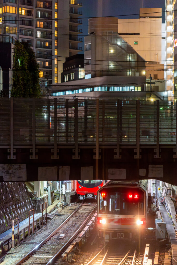 東京メトロ丸ノ内線の茗荷谷駅を出て小石川車両基地へと向かう02系