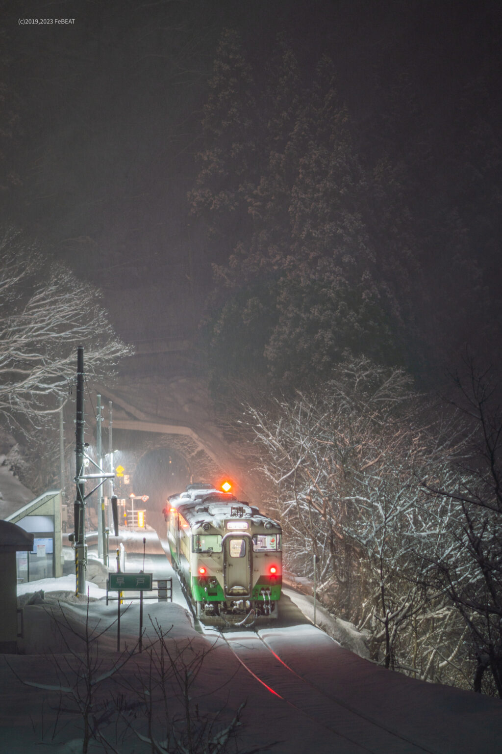 只見線 冬の風景 暗闇に浮かぶ雪の駅 いろどりの鉄道風景写真集