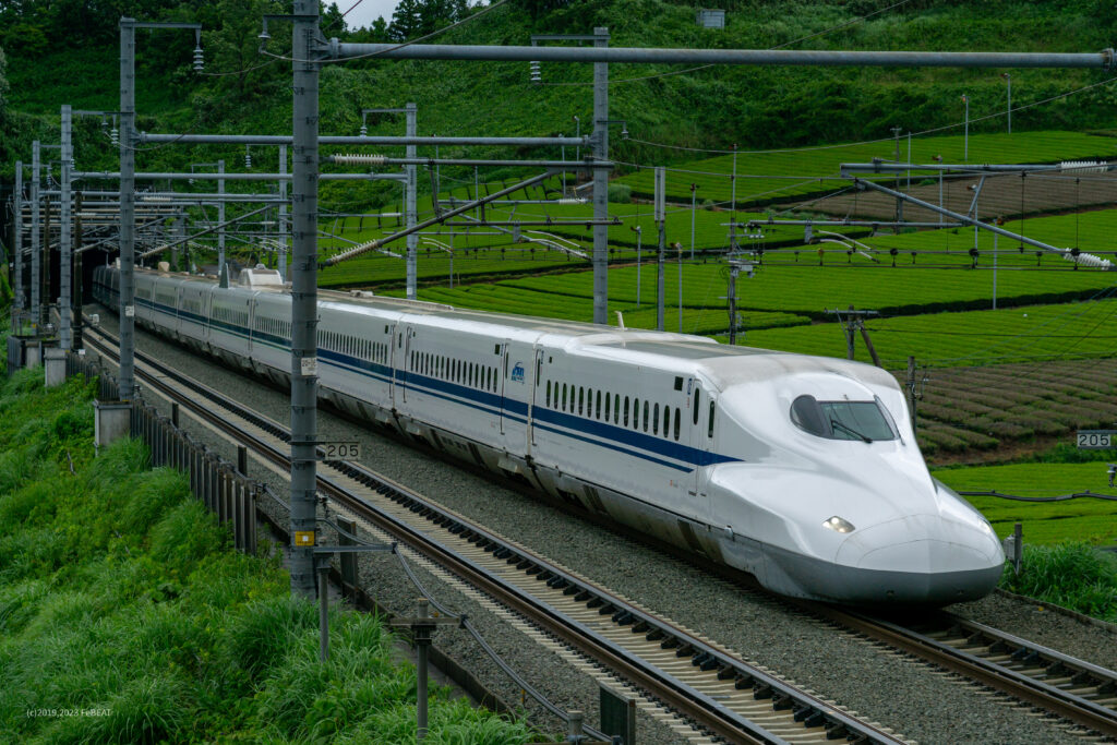 雨の東海道新幹線を掛川から静岡へと走るN700系