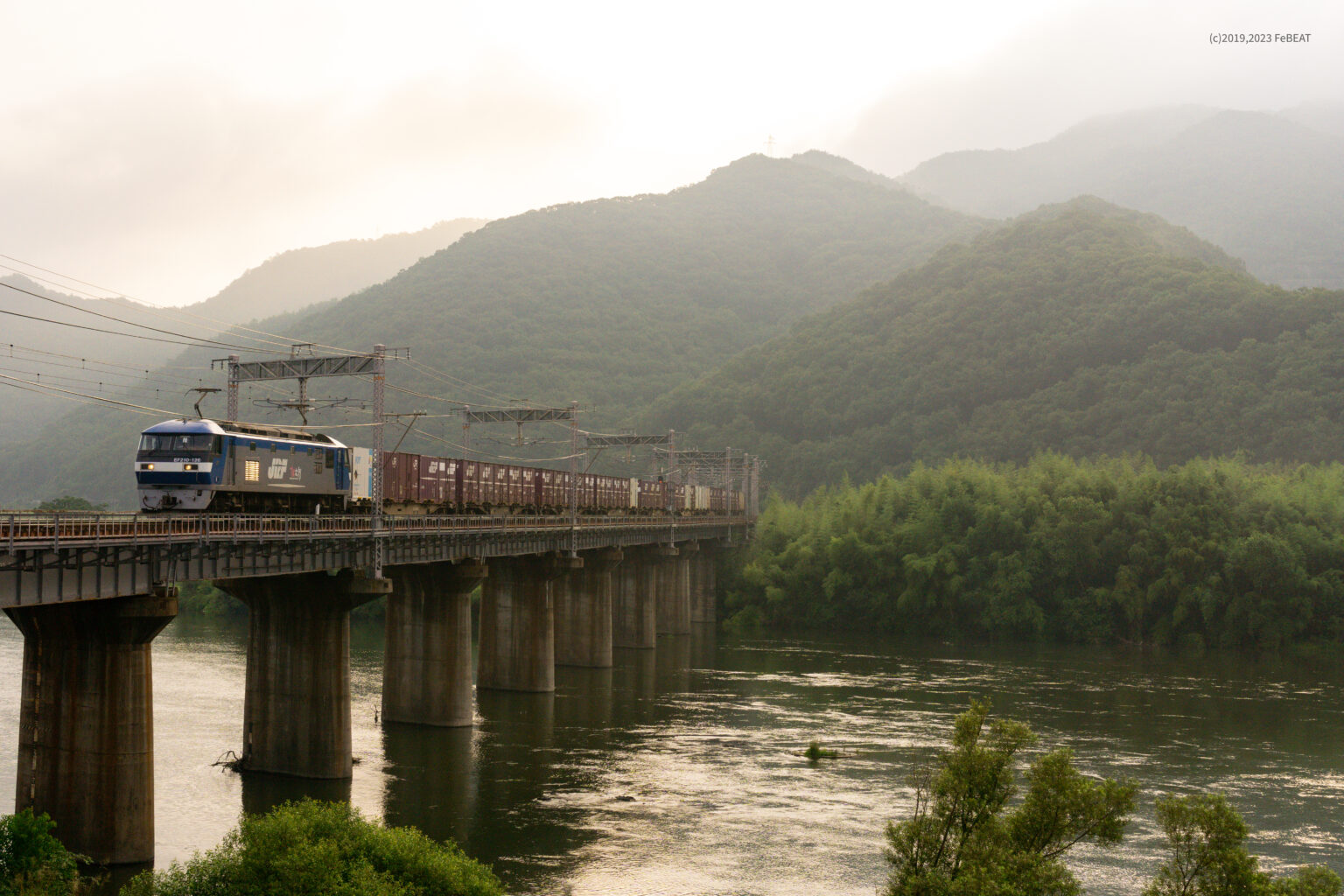 山陽本線 夏の風景 吉井川橋梁 いろどりの鉄道風景写真集