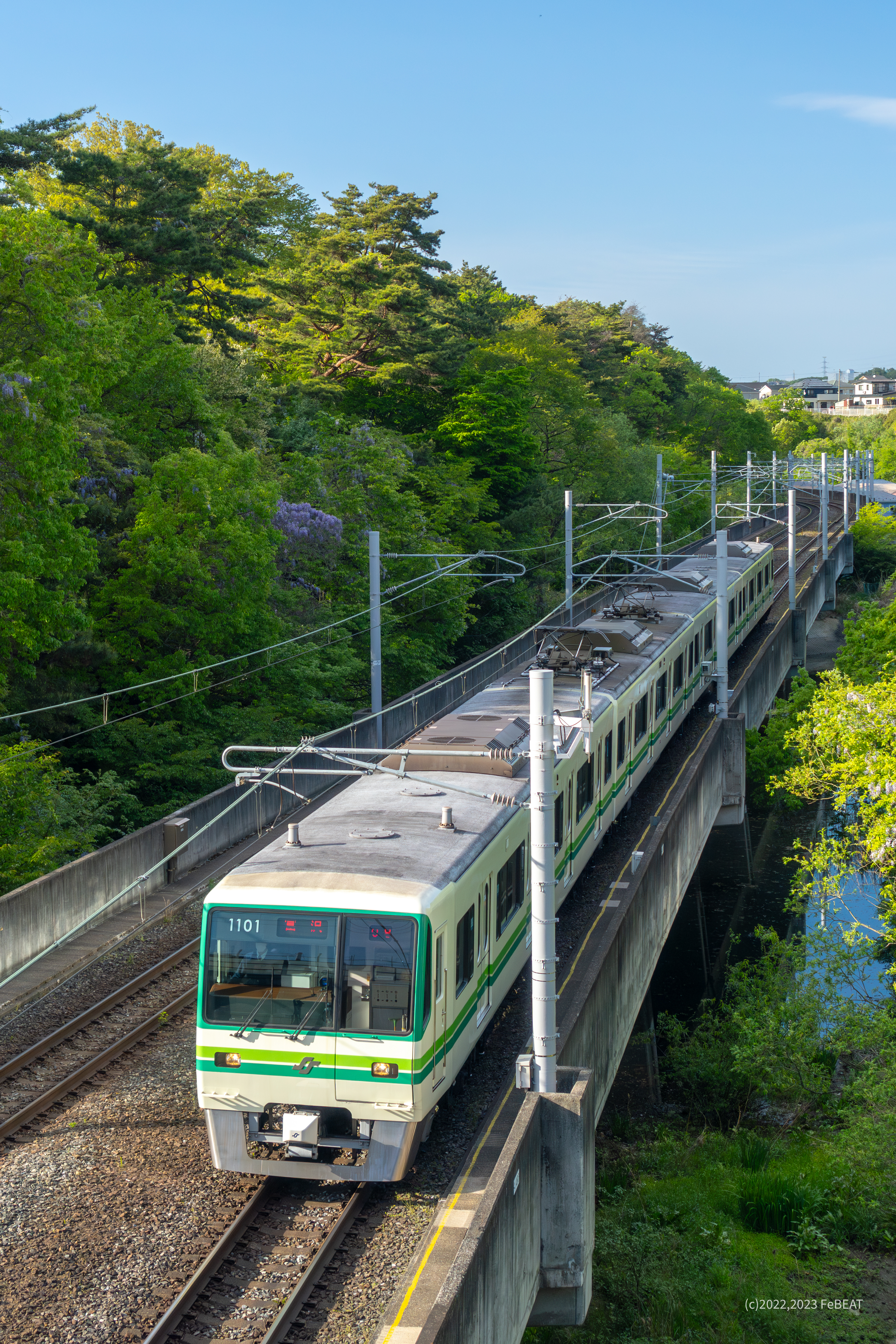 仙台市地下鉄南北線を八乙女から黒松へと走る1000系