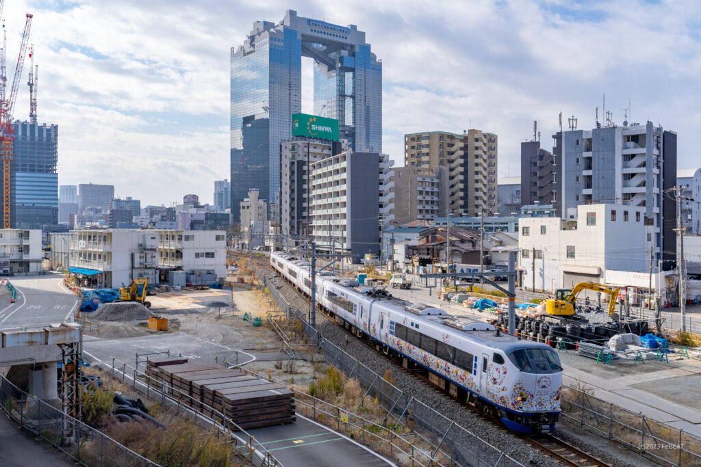 梅田貨物線を福島から新大阪へと走る281系「はるか」