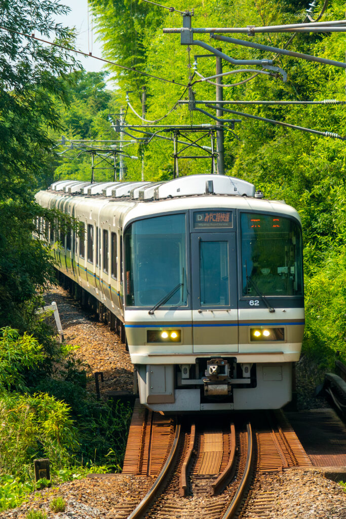 奈良線を棚倉から上狛へと走る221系「みやこ路快速」