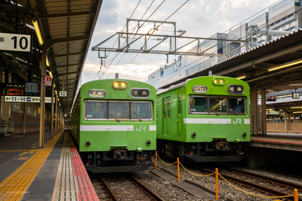 京都駅で並ぶウグイス色の103系