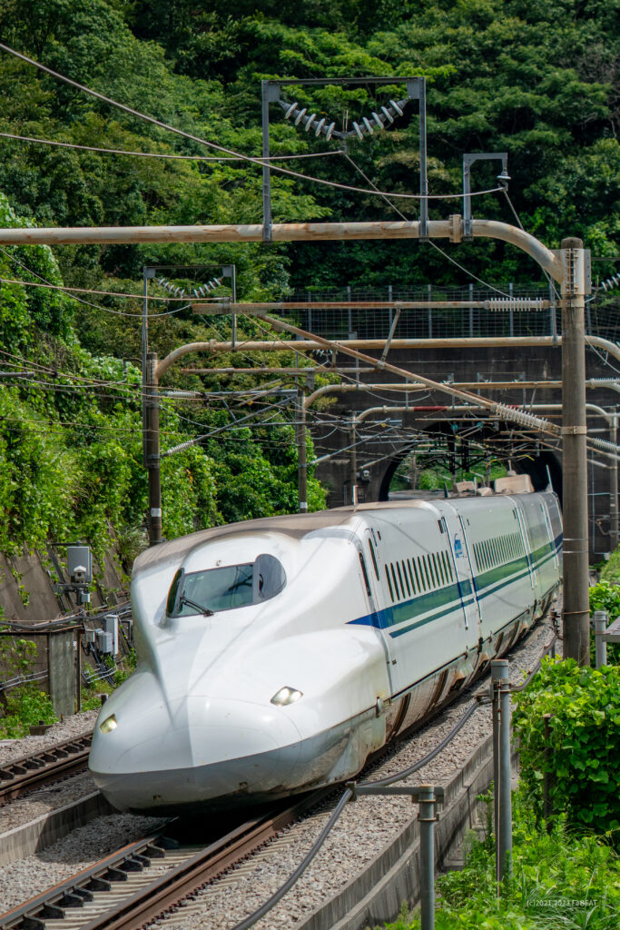 東海道新幹線を新横浜から小田原へと走るN700A系のスモールA編成