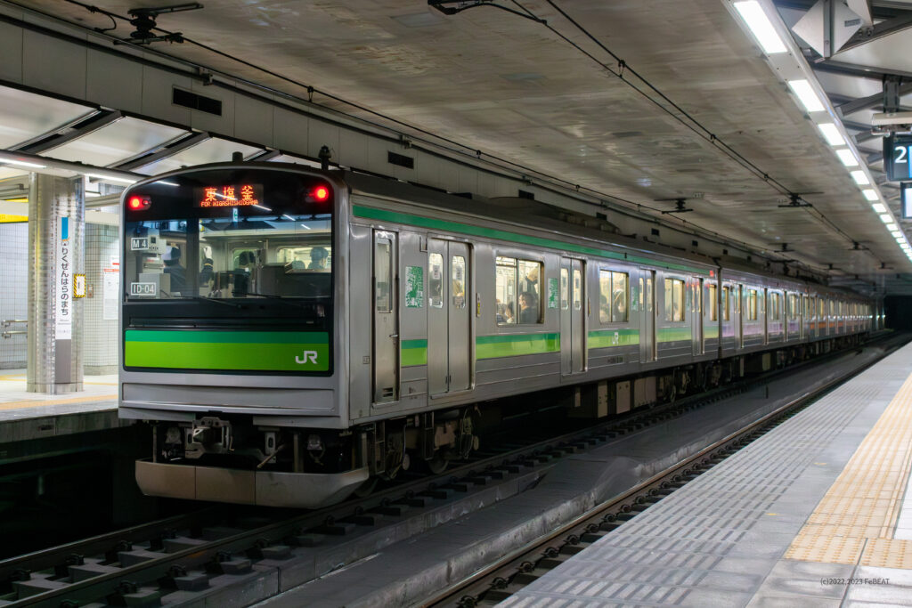 苦竹に向けて仙石線の陸前原ノ町を発車する205系