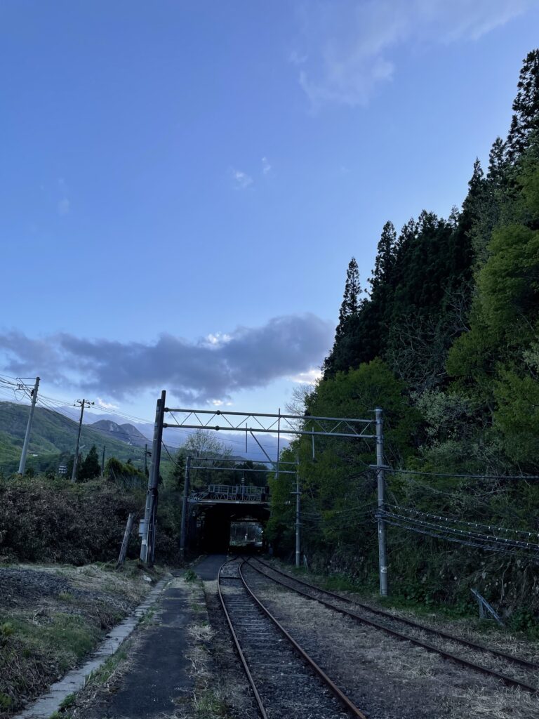 板谷駅構内の様子