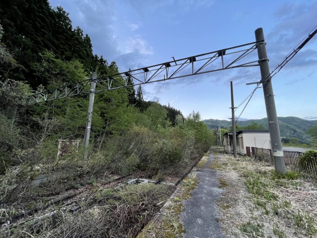 板谷駅旧ホームの様子